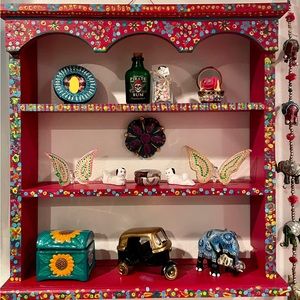 The cutest lil’ Boho curio display shelves. Hand painted!